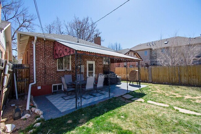 Building Photo - 555 Harrison St