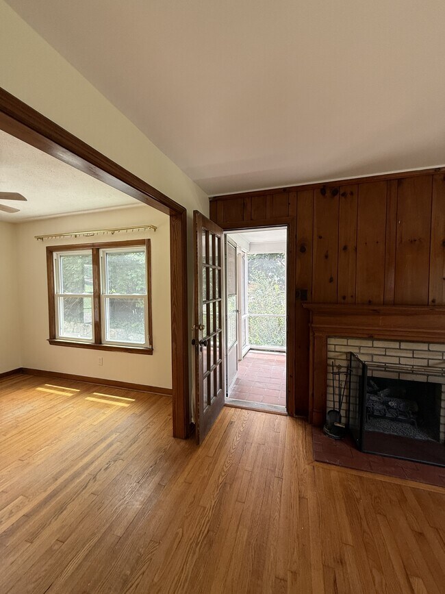 Building Photo - 312 N Chilhowee Dr