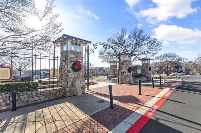 Building Photo - 6023 Skellig St