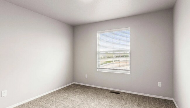 Building Photo - 4 Bed 2.5 bath with a 3 car garage