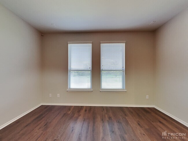 Building Photo - 125 Creek Terrace Dr