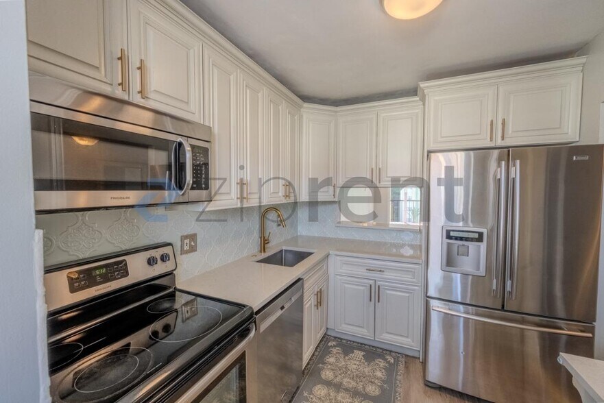 Building Photo - Unit 430C