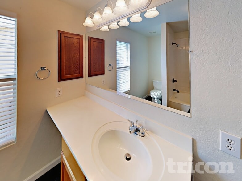 Building Photo - 9939 Amber Breeze