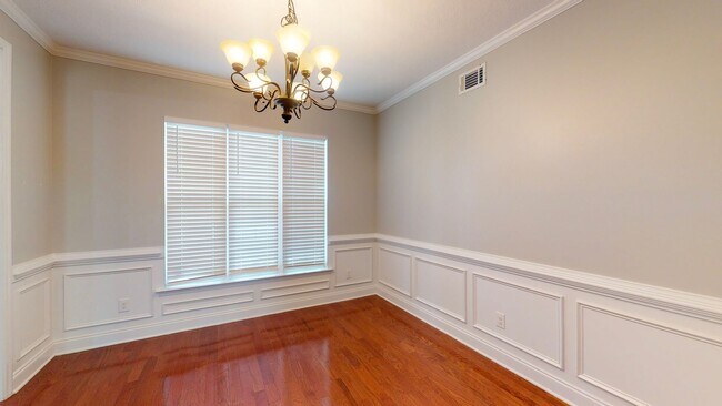 Building Photo - 4004 Ellington Dr