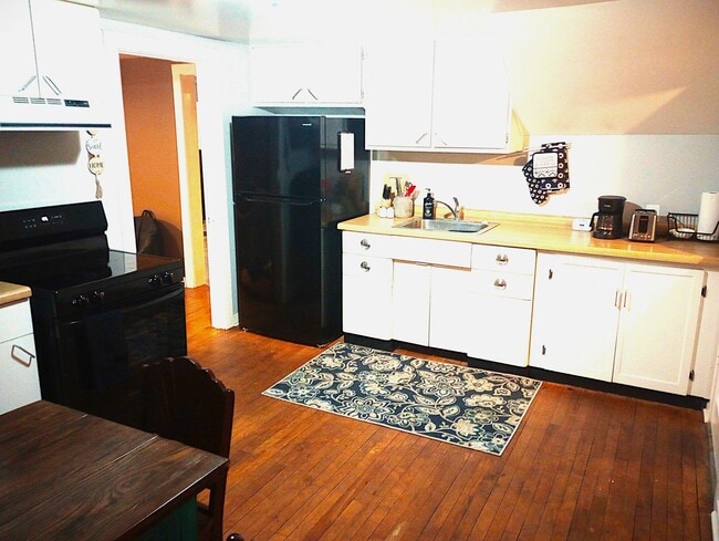 Building Photo - 400 E Lead St