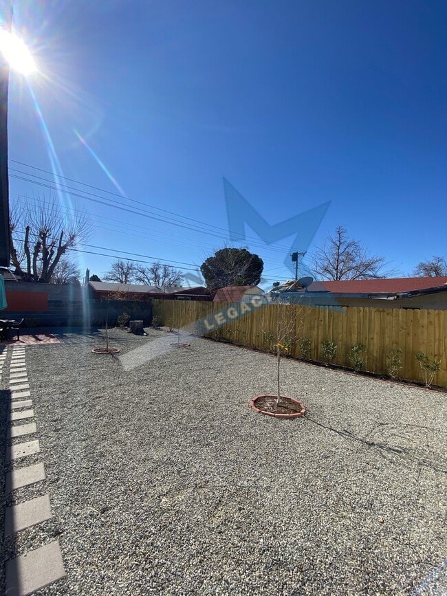 Building Photo - Fully Remodeled 3 bd home
