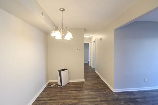 Building Photo - 1112 Blue Ridge Dr