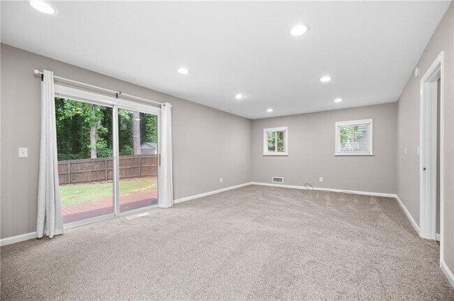 Building Photo - 2179 Beech Valley Dr