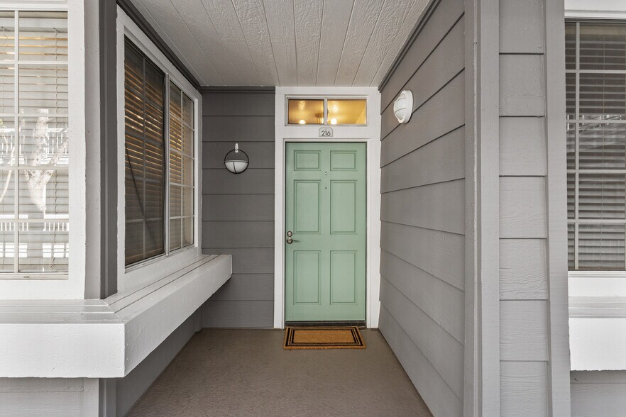 Building Photo - 20331 Bluffside Cir