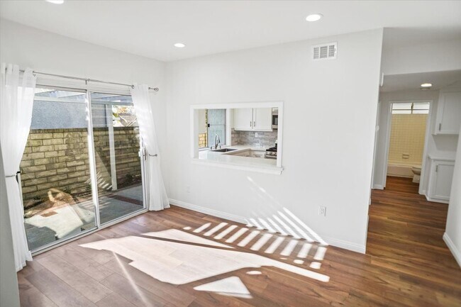 Building Photo - 27221 Camden Pl