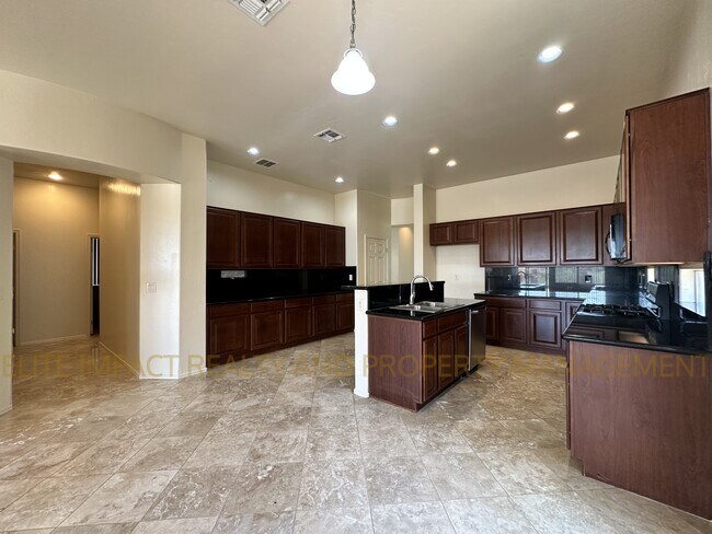 Building Photo - 6166 N Placita San Agustin
