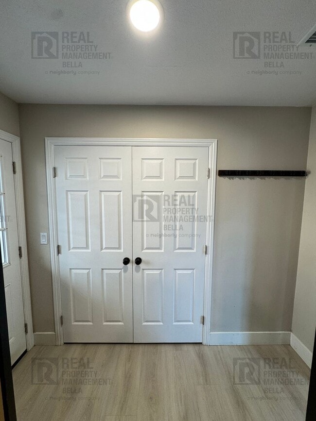 Building Photo - Remodeled Single-Story Corner Lot Home wit...