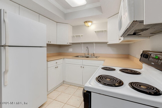 Building Photo - 6561 Mission Ct
