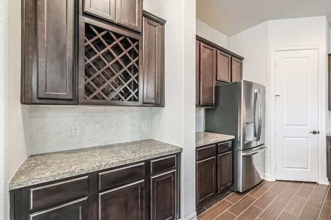 Building Photo - Furnished 3BR 3 Story Townhome