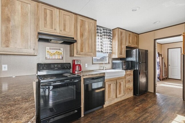 Building Photo - Fully Furnished 3-Bed, 2-Bath Home in Gated Community – Move-In Ready!