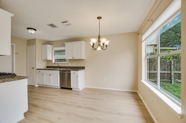 Building Photo - 13819 Lothian Dr