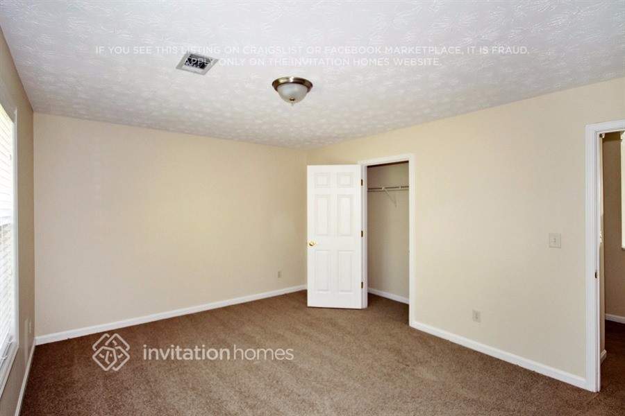 Building Photo - 6521 Carriage Ln