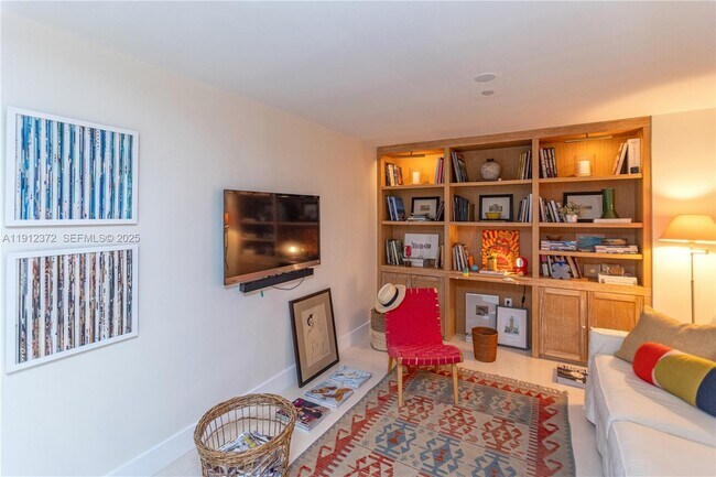 Building Photo - 520 West Ave