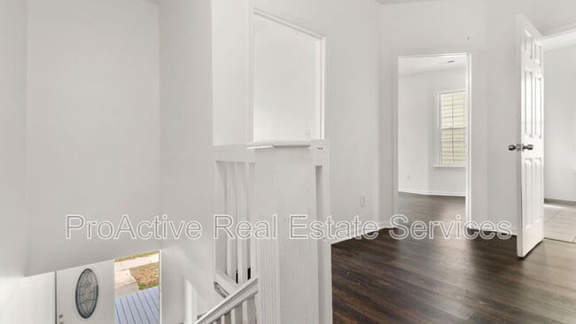 Building Photo - 417 W 30th St