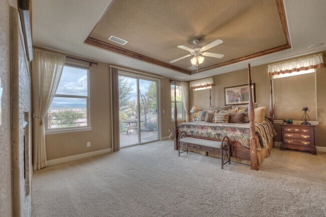 Building Photo - Beautiful former Meritage model home in the heart of Somersett. 4bed/3.5bath/3car 3764sf