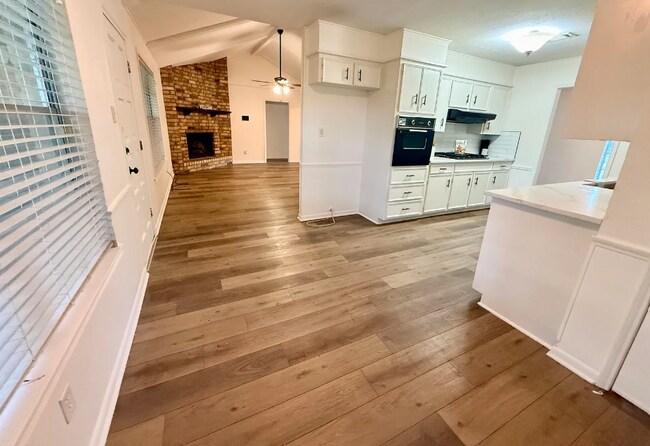 Building Photo - 1045 Chatwood Dr