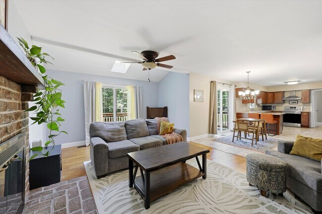 Building Photo - 3B/2.5B Single Family Home In West Chester With Private Back Yard!