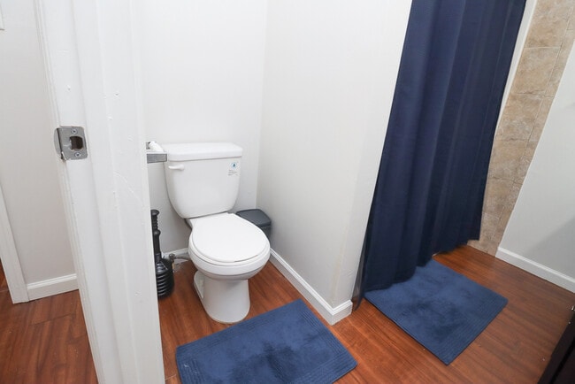 Building Photo - 1904 Karen Ln