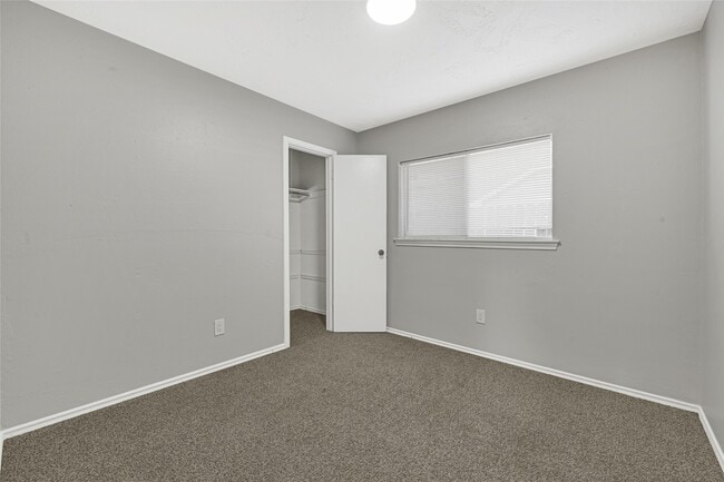 Building Photo - 6507 New World Dr