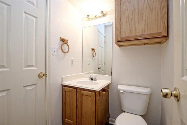 Building Photo - 101 S Mockingbird Cir