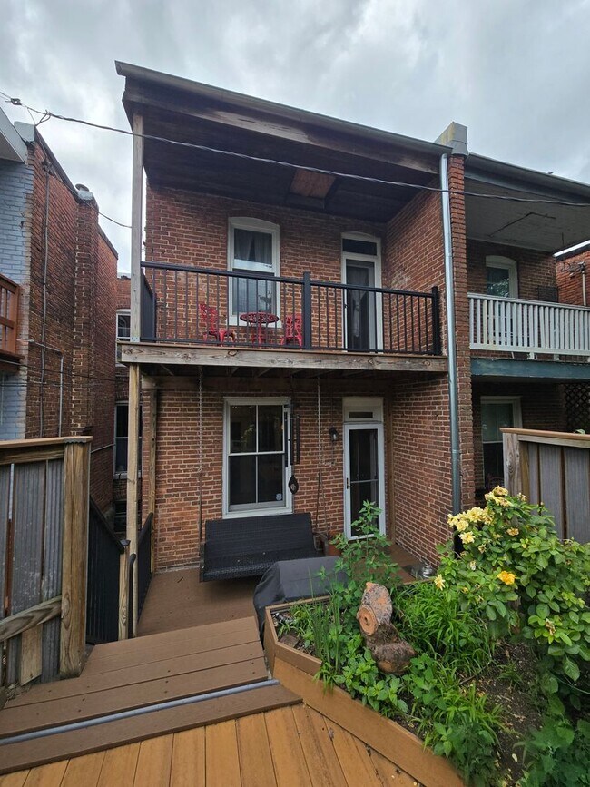 Building Photo - 3-Bedroom, 1.5 Bathroom Charles Village Townhouse