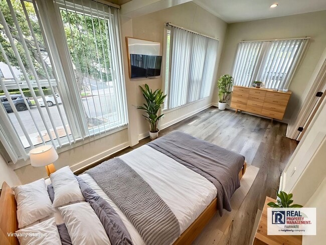 Building Photo - ***1 Bed 1 Bath apartment in the most desirable part of Pasadena***