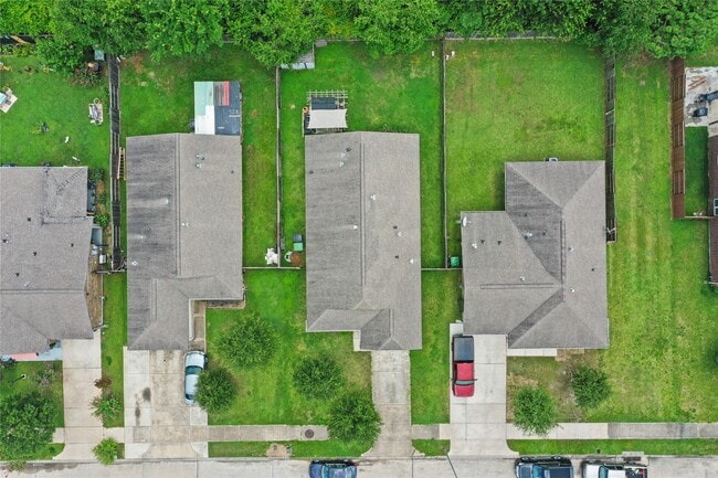 Building Photo - 8802 Shady Vista Ln