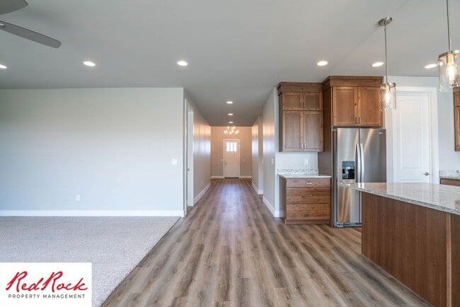 Building Photo - Beautiful 4-Bedroom 2.5 Bath with a 3 Car ...