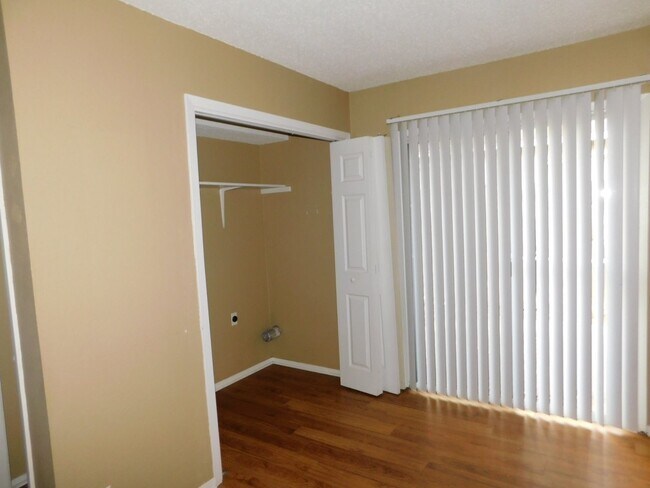 Building Photo - 8705 Piney Point Dr