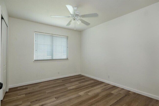 Building Photo - 2016 Horizon Park Blvd