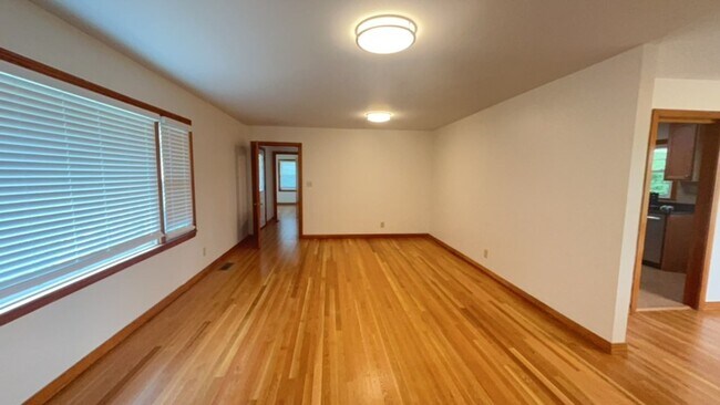 Building Photo - 1400 McClung Ave SE