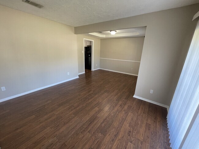 Building Photo - 9015 Eldora Dr