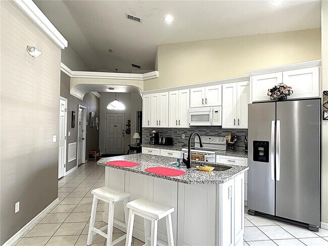 Building Photo - 16724 Rolling Green Dr