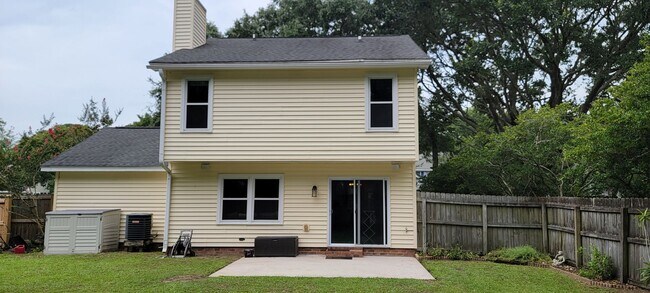 Building Photo - Three Bedroom Home in Bayview Farms - Jame...