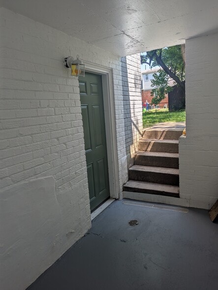 Front Entry - 6504 Hansford St