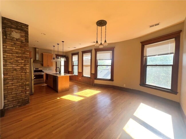 Building Photo - 1609 Elliot Ave