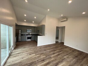 Building Photo - West 10th Escondido Triplex