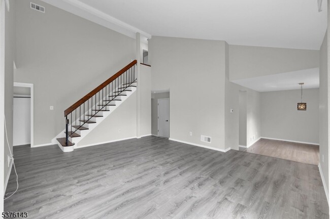 Building Photo - 250 Ridgedale Ave