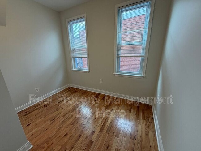 Building Photo - 1219 Pleasant St SE