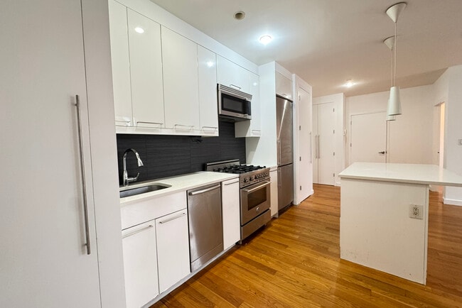 Building Photo - 51 E 128th St