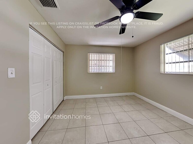 Building Photo - 2411 Utopia Dr