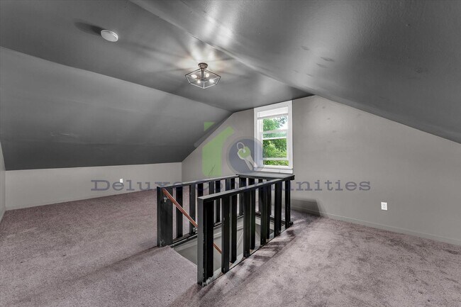 Building Photo - 636 Livingston Ave NE