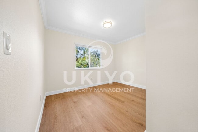 Building Photo - 3007 Nicol Ave
