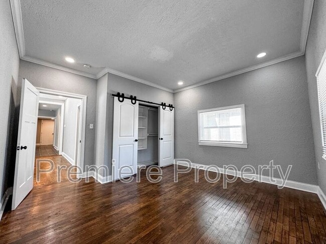 Building Photo - 627 Tenny Ave