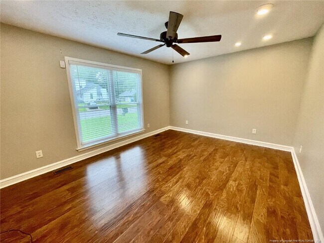 Building Photo - 431 Offing Dr